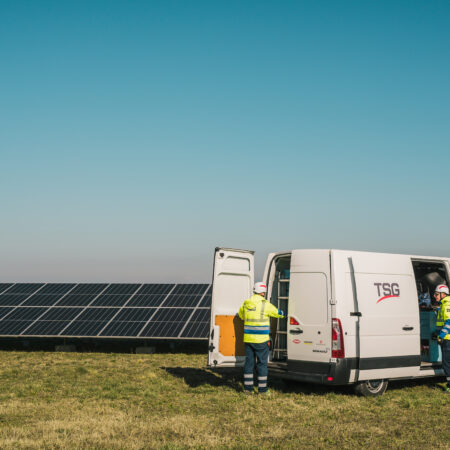 TSG-Solaire-solarfarm-technicians-van-2