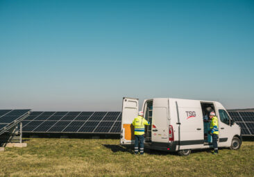 TSG-Solaire-solarfarm-technicians-van-2