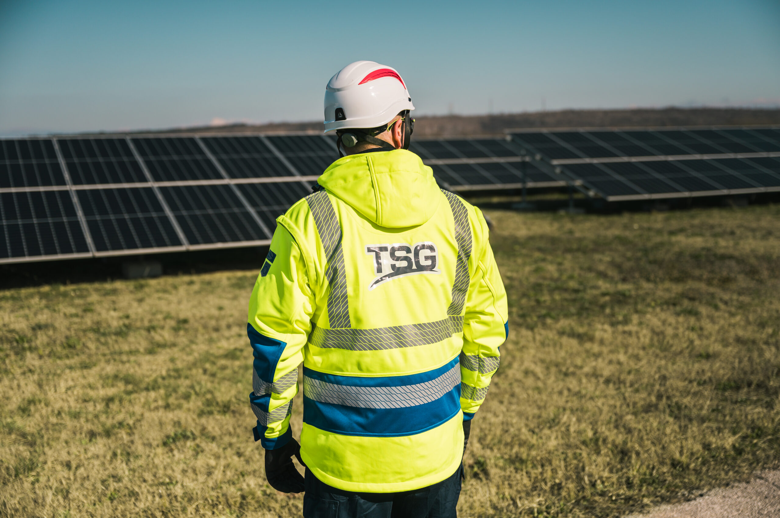 TSG-Solar-solarfarm-technician